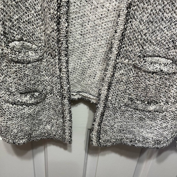 Maje tweed jacket. Size 3, equivalent to size large. Hook clasps in front. - Picture 3 of 9